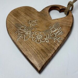Heart-Shaped Wooden Wall Decor with Bee Design